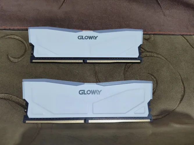 Kit 16GB DDR4 (2×8) 3200MHZ GLOWAY BRANCAS RGB (em perfeito estado)