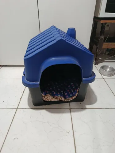 Casinha de cachorro M em polipropileno