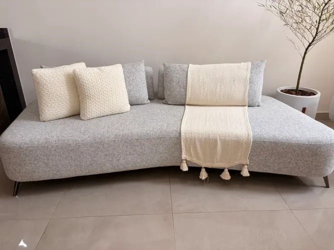 Vende-se sofá orgânico, semi novo. Pouco tempo de uso.