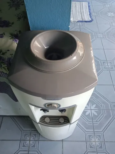 Vende-se um gelagua