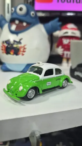 Miniatura 1950 VW Beetle Taxi Johnny Lightning 1:64