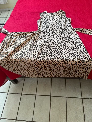 Vestido mídi onçinha veste M sem stretch