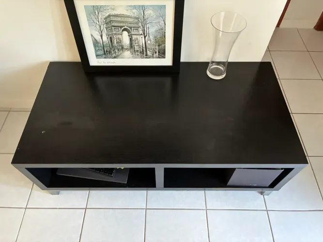 Rack/Hack em madeira preto com base cromada