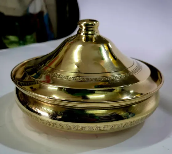 Ambula Ciborio dourado com relevo