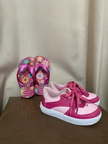 Tênis e havaianas infantil tamanho 25