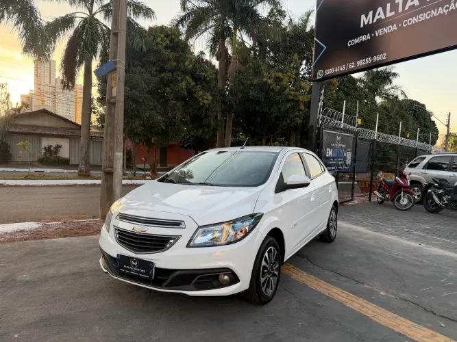 Chevrolet Onix Hatch LTZ 1.4 8V Flex Power Mec. 4P 2015