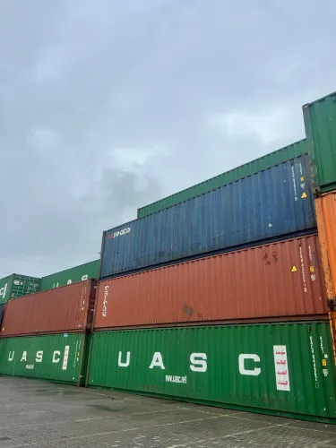 Container naval bom