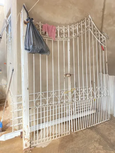 Portão de ferro maciço colonial