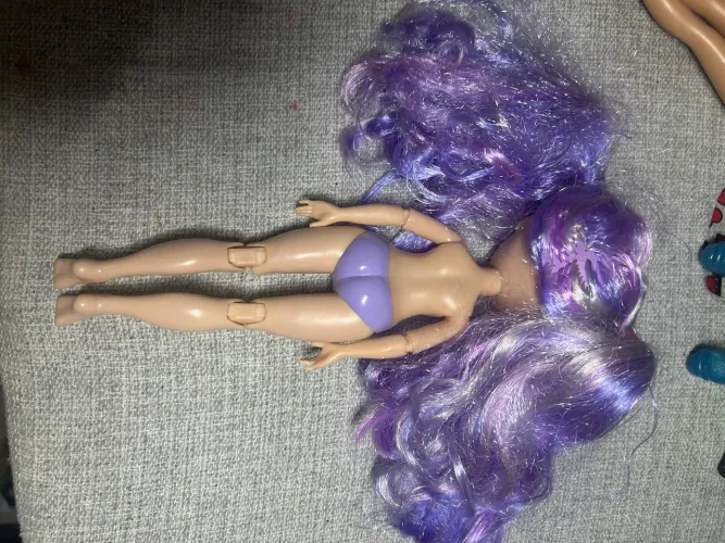 Boneca rainbow high
