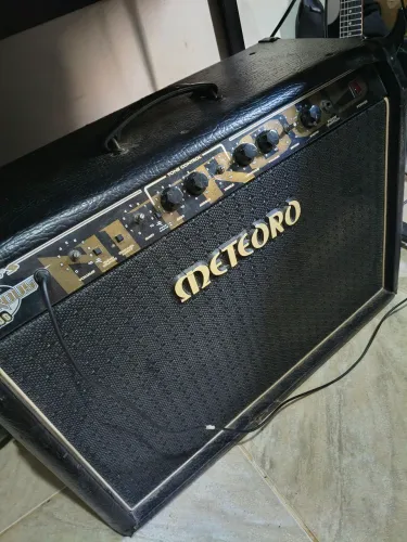 Caixa Amplificada pra guitarra Meteoro