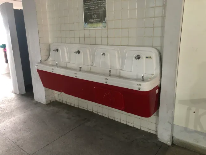 Bebedouro para escolas e academias 