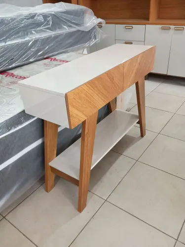 Lindo aparador já vai montado