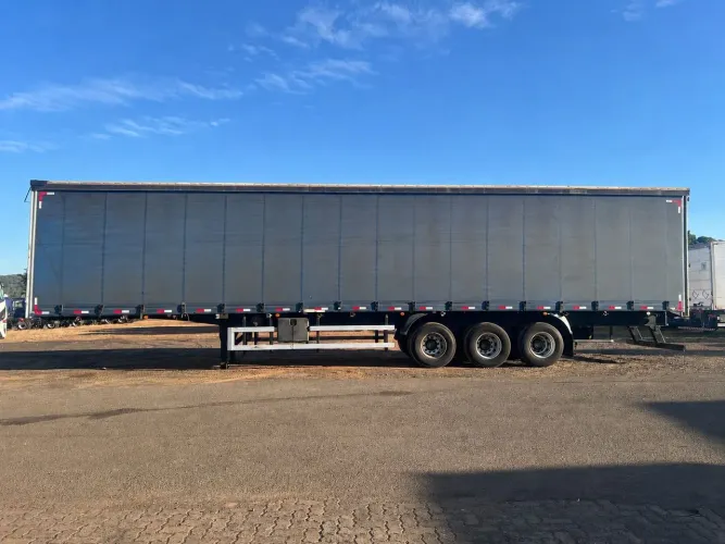 Carreta semi reboque Marca Noma sider 3 eixos 28 paletes