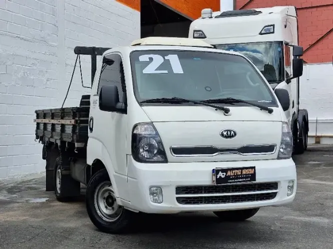 Kia Bongo 2021 segundo dono carroceria de madeira