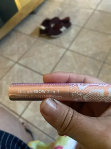 grandebrow 2-in-1: gel tintado + sérum fortalecedor