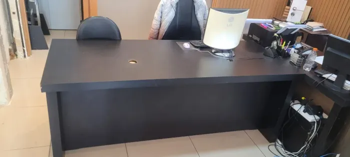 Duas Mesas de Escritório - R$ 350,00 (as duas)