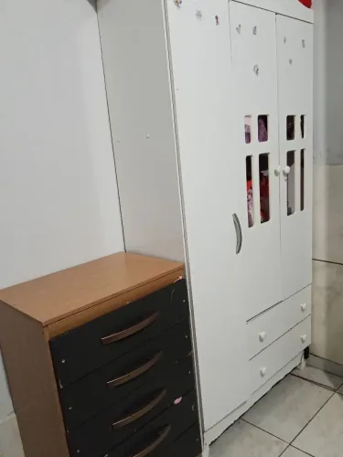 Guarda roupa infantil tem um detalhe