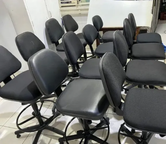 Cadeiras Caixa Alta Giratórias Reguláveis Seminovas Reforçadas ( Cartões, dinheiro e pix)