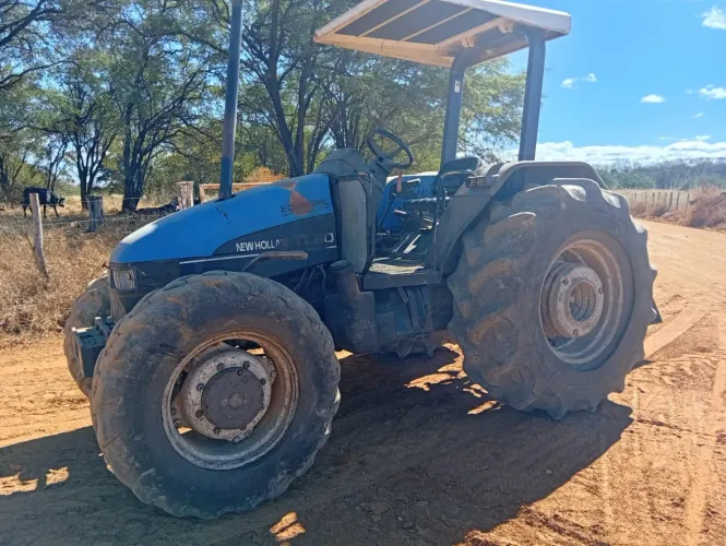  Oportunidade!!! Trator Traçado TL 80 ano 2002