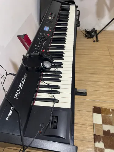 Piano Roland Rd300nx impecável 