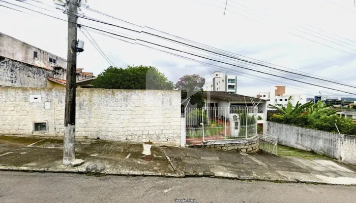 Terrenos à venda em Coqueiros
