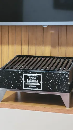 Churrasqueira Apolo Parrilla com uma caixa de carvão Sem Fumaça