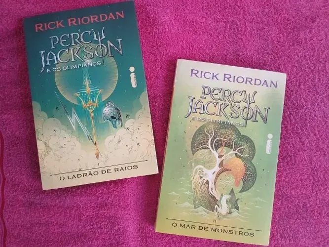 Kit 2 Livros Percy Jackson por R$ 85
