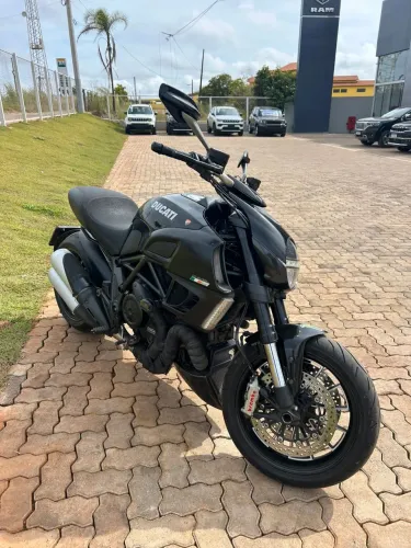 Vendo Ducati diavel 1198 versão standard