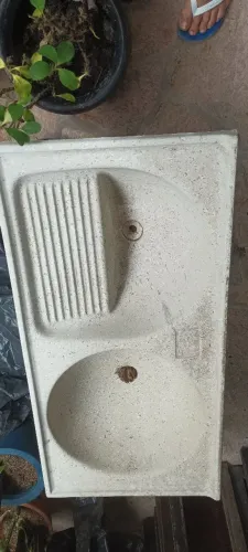 Tanque duplo de lavar roupas de fibra medindo 1,10 x 0,55