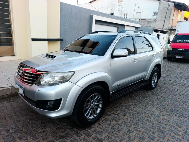 Toyota Hilux SW4 SRV D4-d 4X4 3.0 TDI Dies. AUT 2013