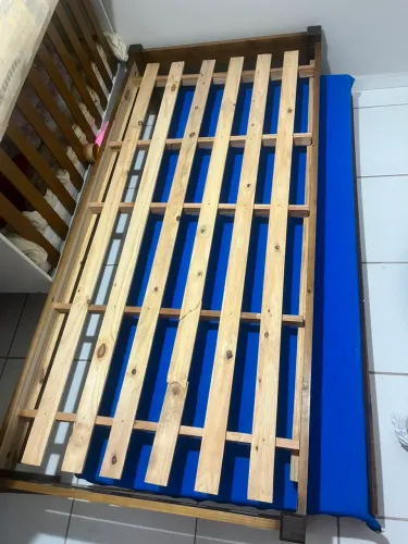 Cama de Solteiro com Cama Auxiliar - Madeira Maciça - Perfeito Estado