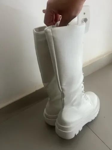 Coturno Bota cor Branca cano alto
