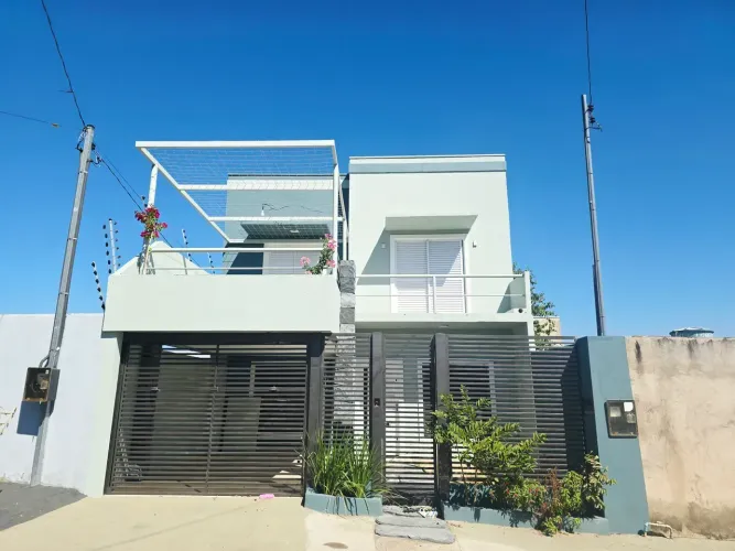 Sobrado à venda novo, 120m² construídos, terreno 180m², área gourmet e quintal