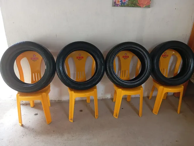 04 Pneu continental em bom estado