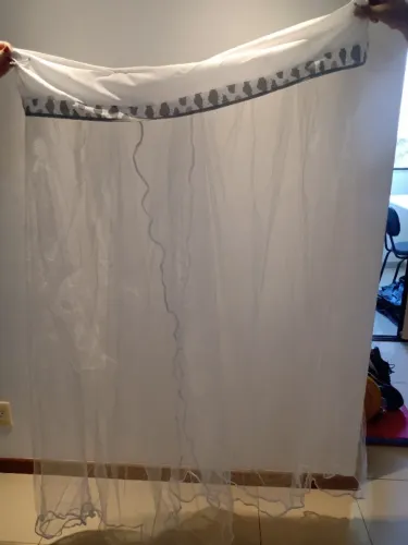 Cortinado de Berço muito novo, 90 cm de comprimento por 130 cm de altura 100% algodão Fabr