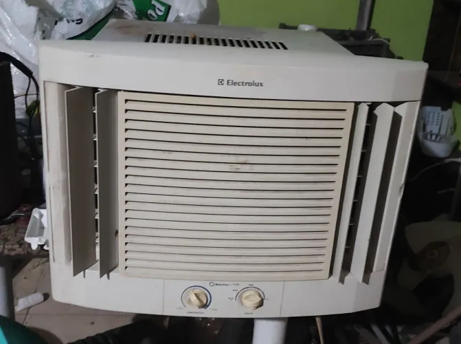 VENDO AR DE JANELA 7.500 BTUS 220 VOLTS