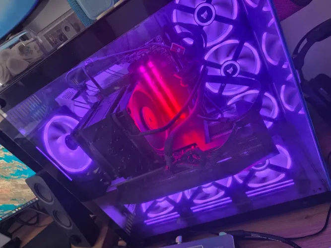 PC Gamer High End - Ryzen 7 7800X3D + RX 9070 XT + 32GB DDR5