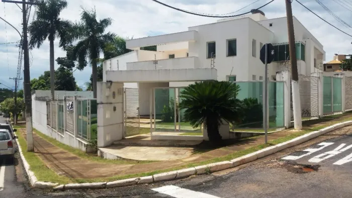 Residência Exclusiva de Alto Padrão com Piscinas no Santa Rosa