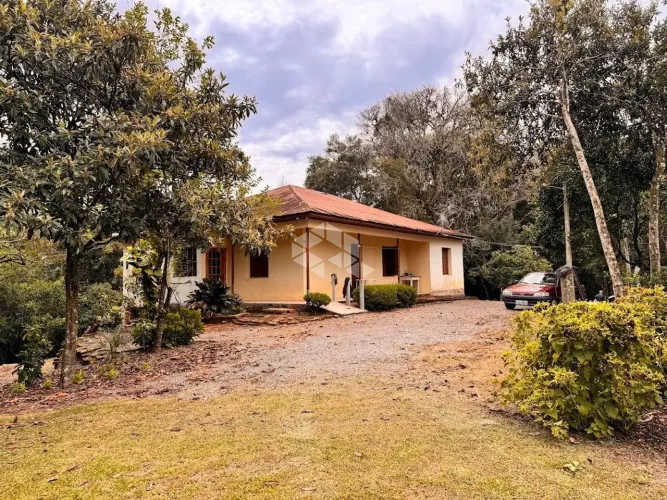 Propriedade Rural com produção de Uvas e uma casa de Mista