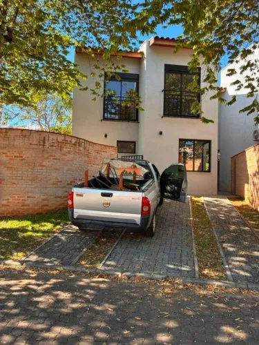 Casa Residencial para Alugar em Campinas (Bairro Real Parque) com 3 Quartos, 1 Suíte e Qui