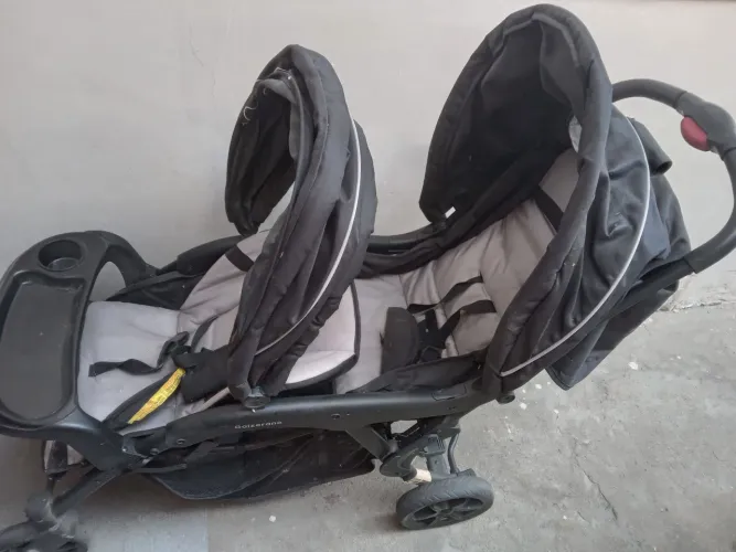 Carrinho de passeio gêmeos