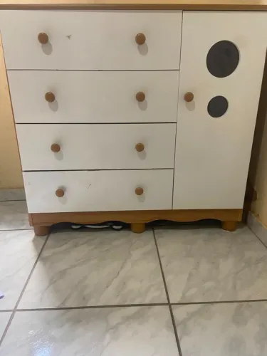 Armário e cômoda de bb