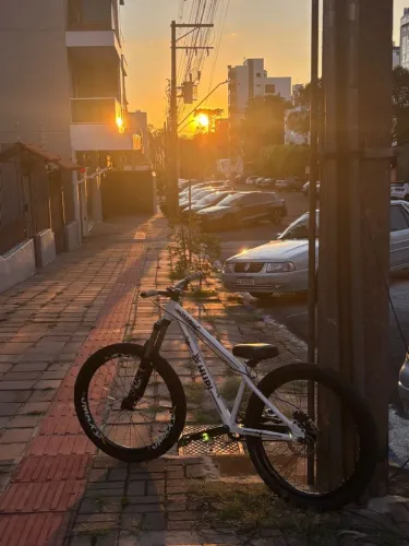 Bike hupi whistler 2025 branca completa 