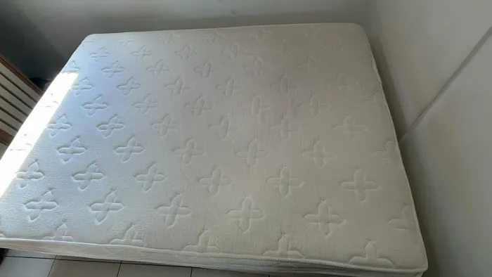 Vendo cama de casal semi novo