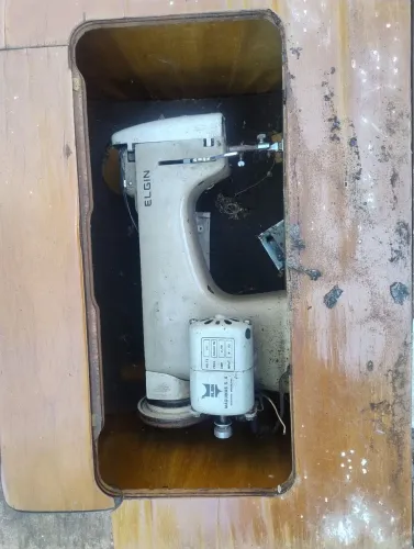 Doa se máquina de costura para tirar peças