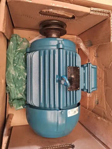 Motor trifásico de 1.5 cv de 6 polos novo