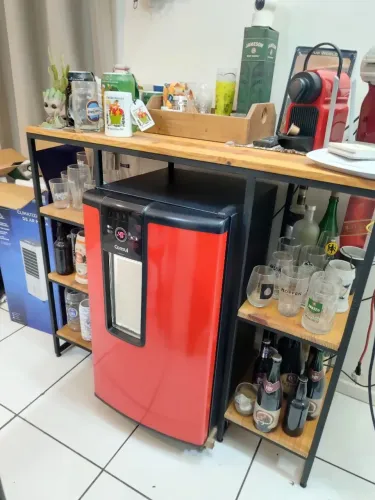 Balcão Expositor de Bebidas e Cervejeira Estilo Industrial