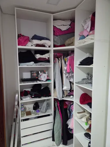 Closet com gavetas 