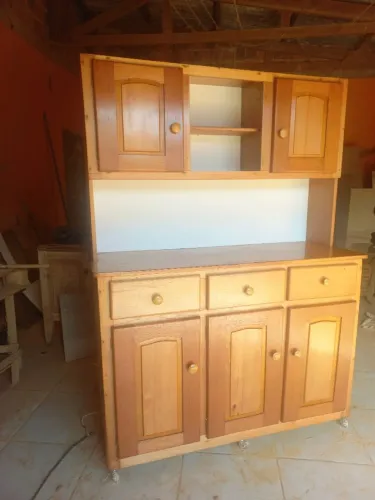 Vendo um armário de cozinha em madeira