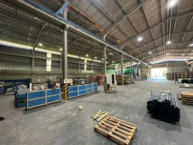 Galpão de 2000m² no Civit II com duas pontes rolantes de 5 toneladas